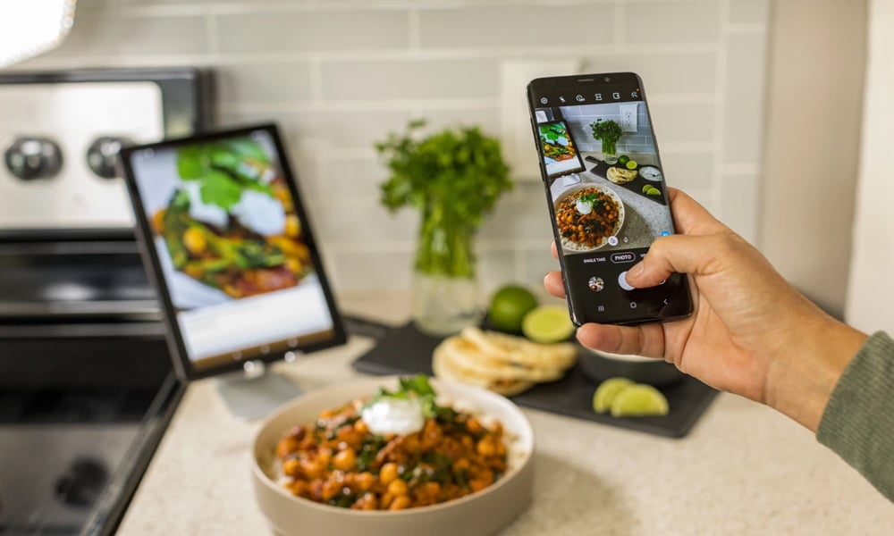 Nutzer fotografiert sein Essen für Snap-to-Track